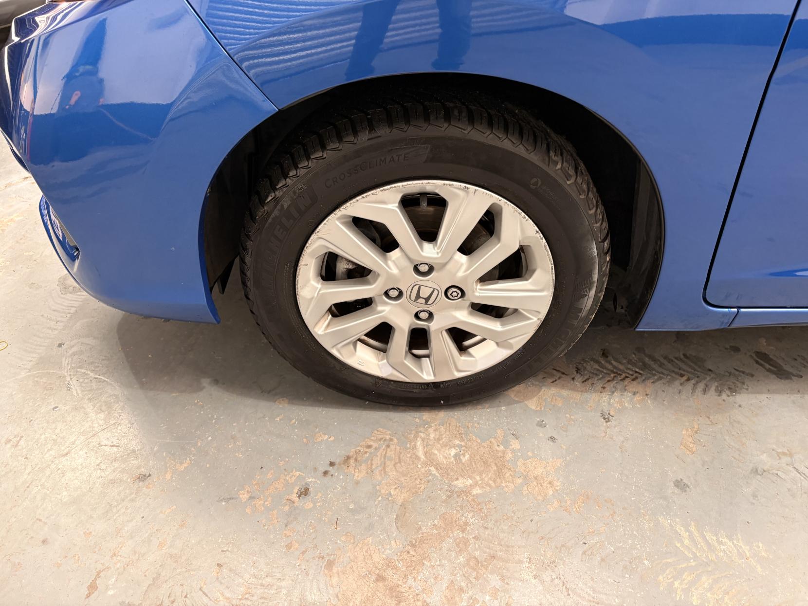 Vehicle Image 14