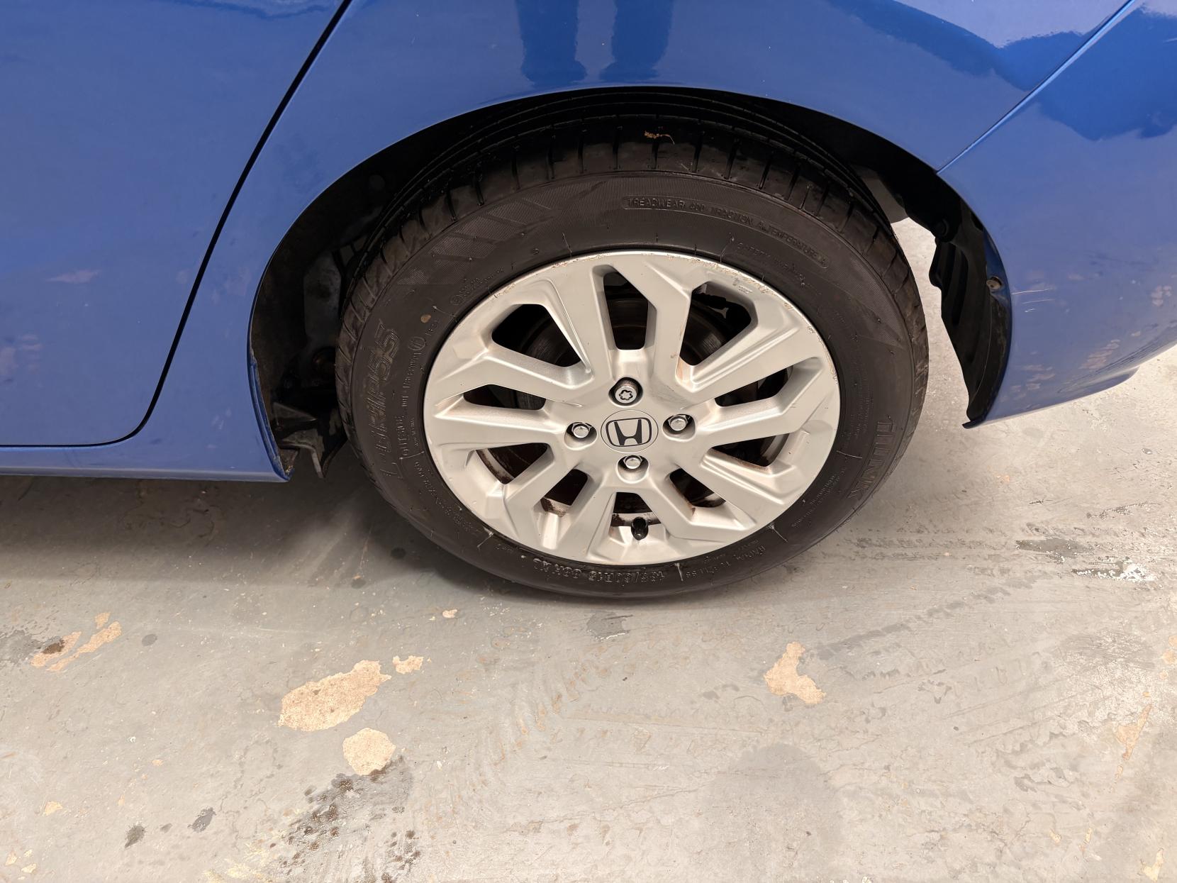 Vehicle Image 15