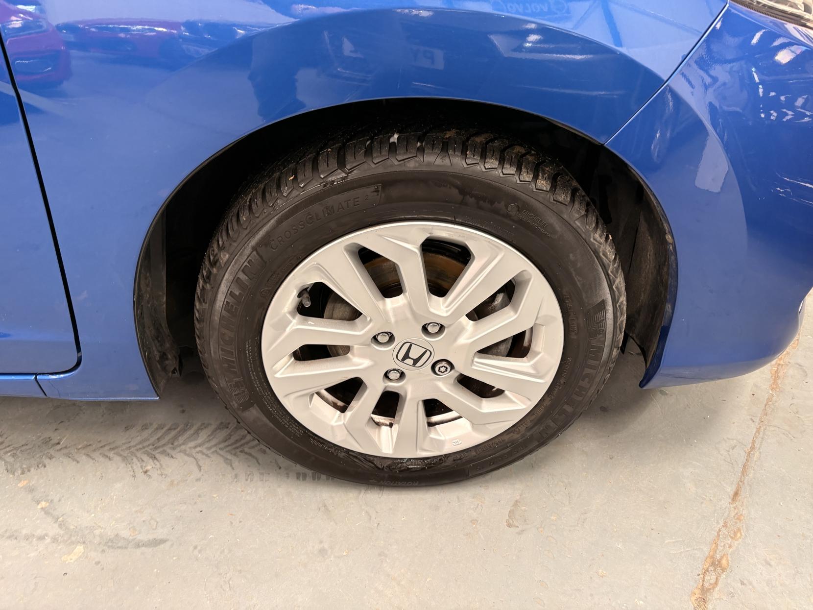 Vehicle Image 13