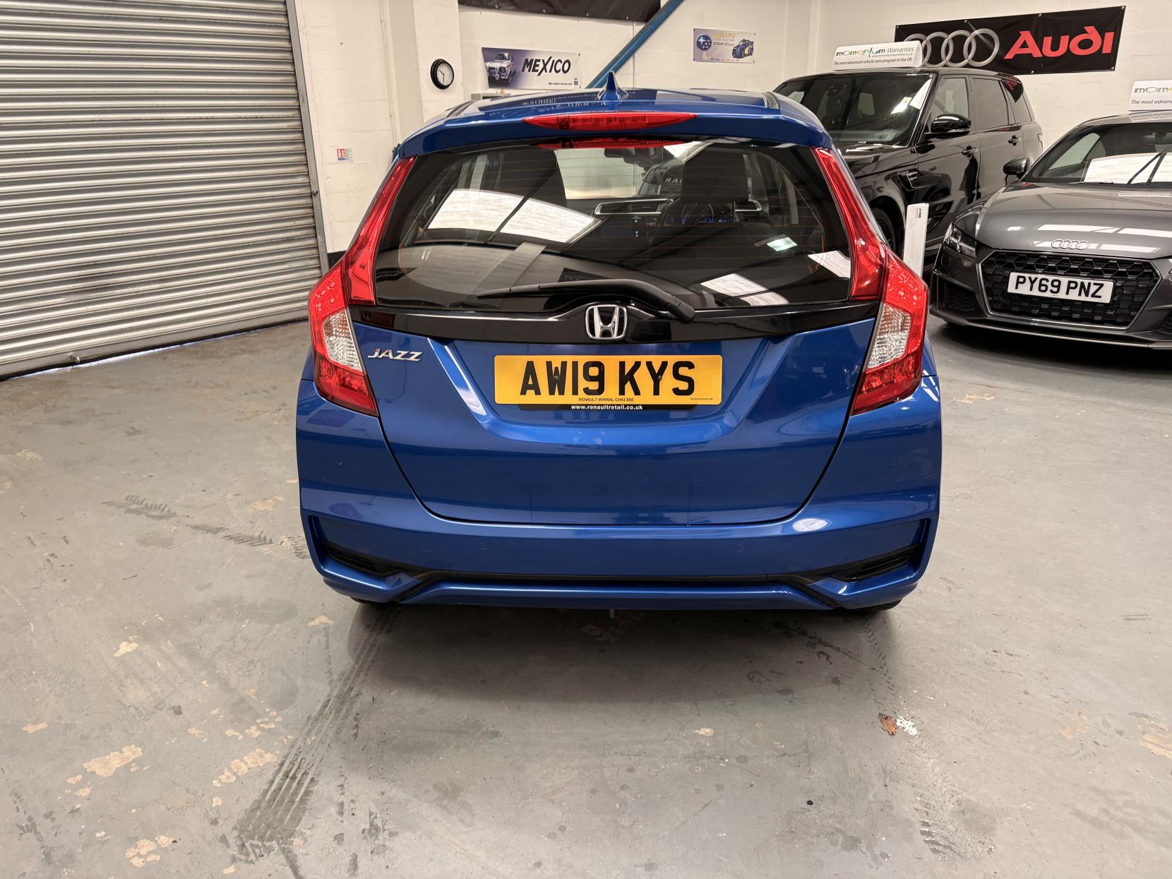Vehicle Image 10
