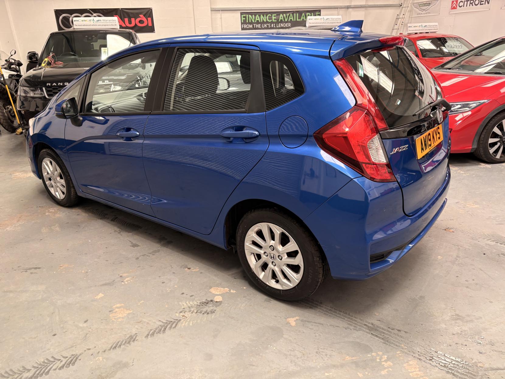 Vehicle Image 6