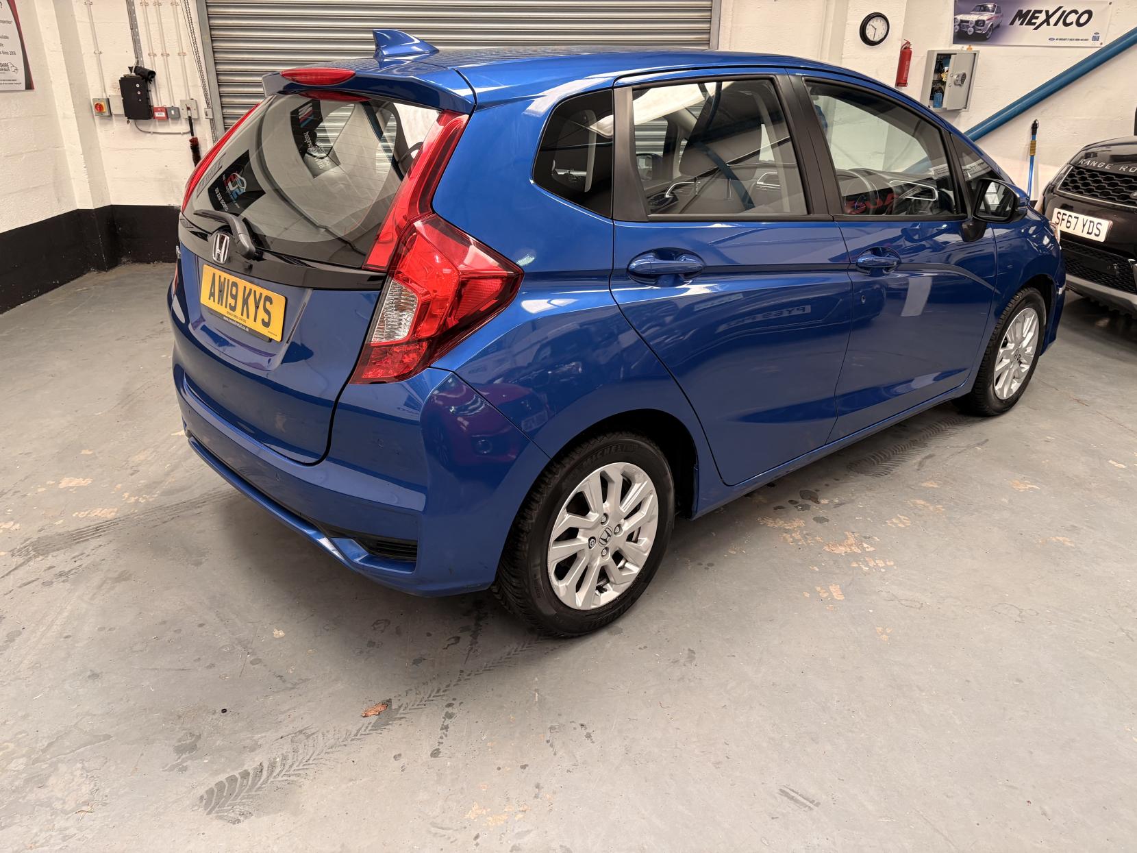 Vehicle Image 7