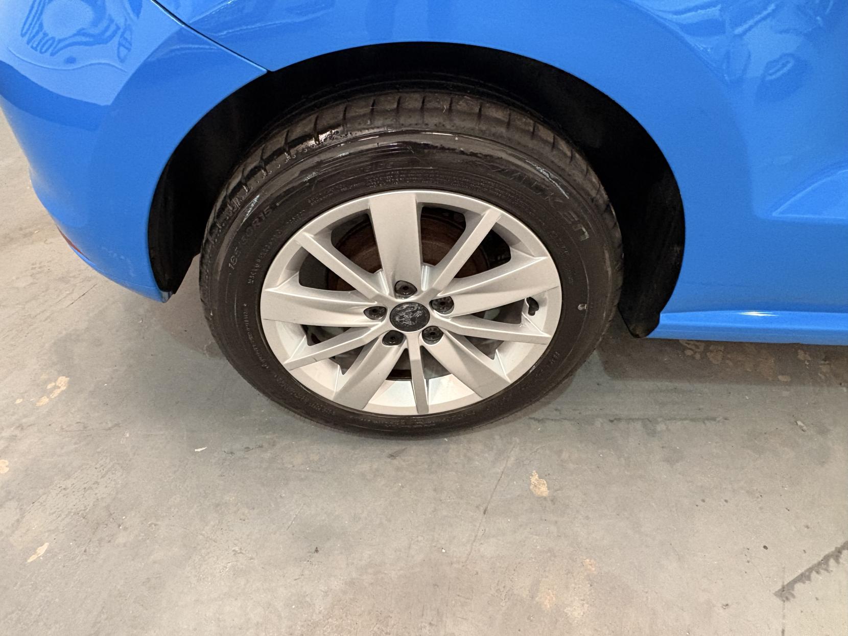 Vehicle Image 13