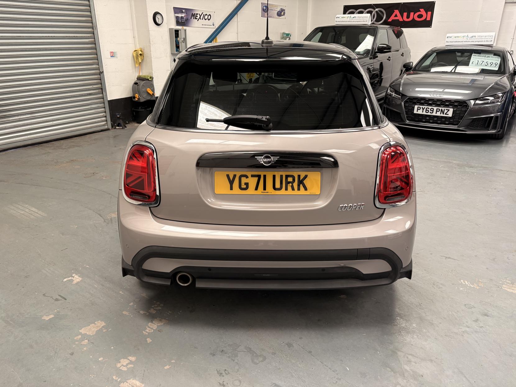 Vehicle Image 7