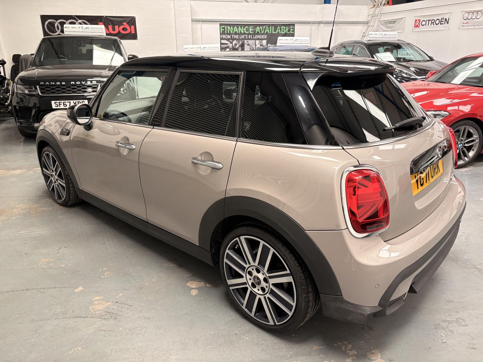 Vehicle Image 6
