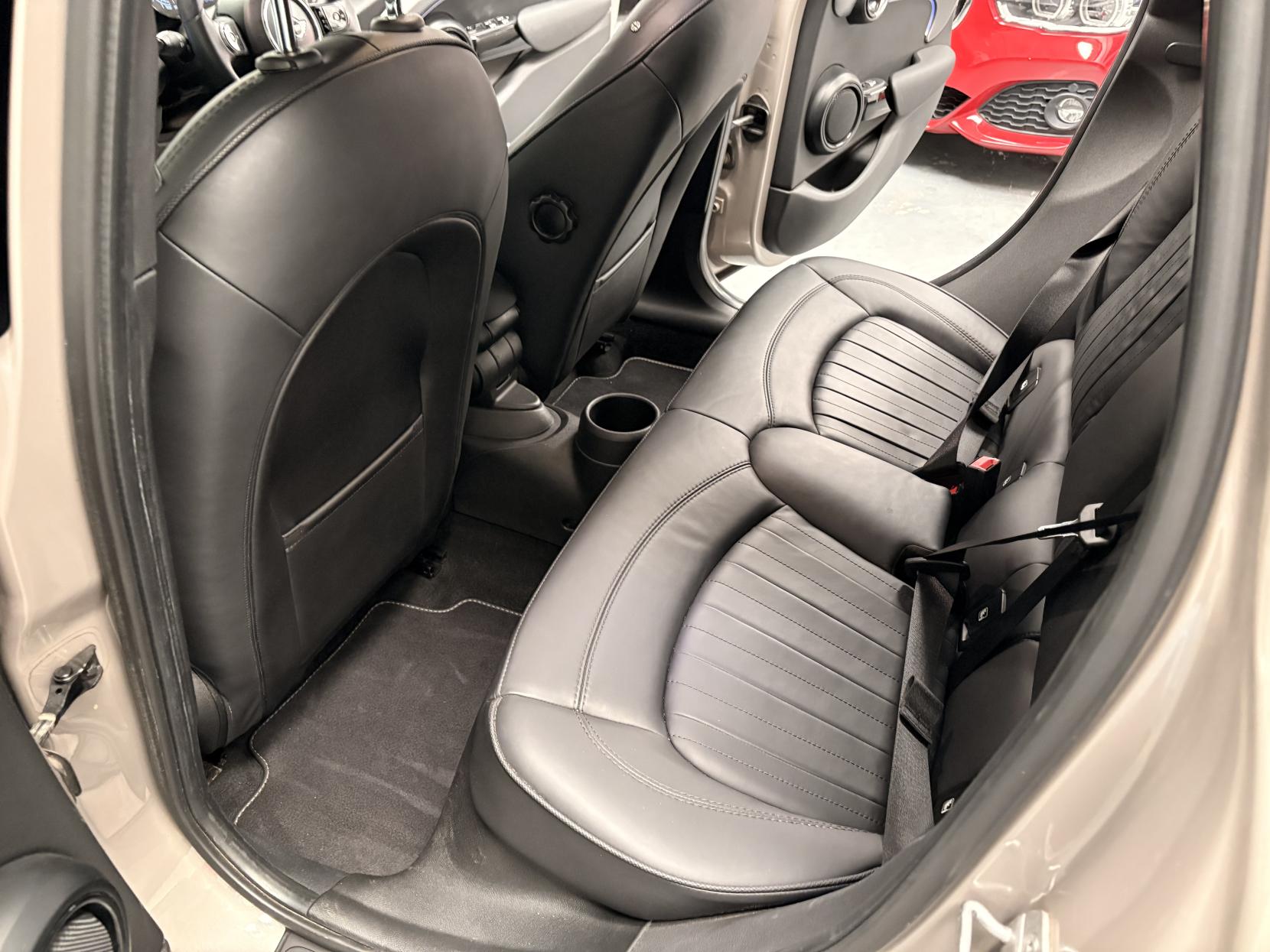 Vehicle Image 31
