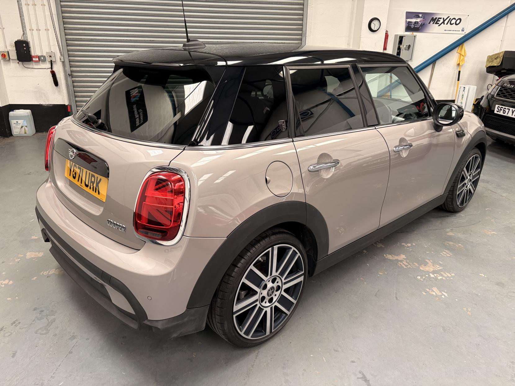 Vehicle Image 8