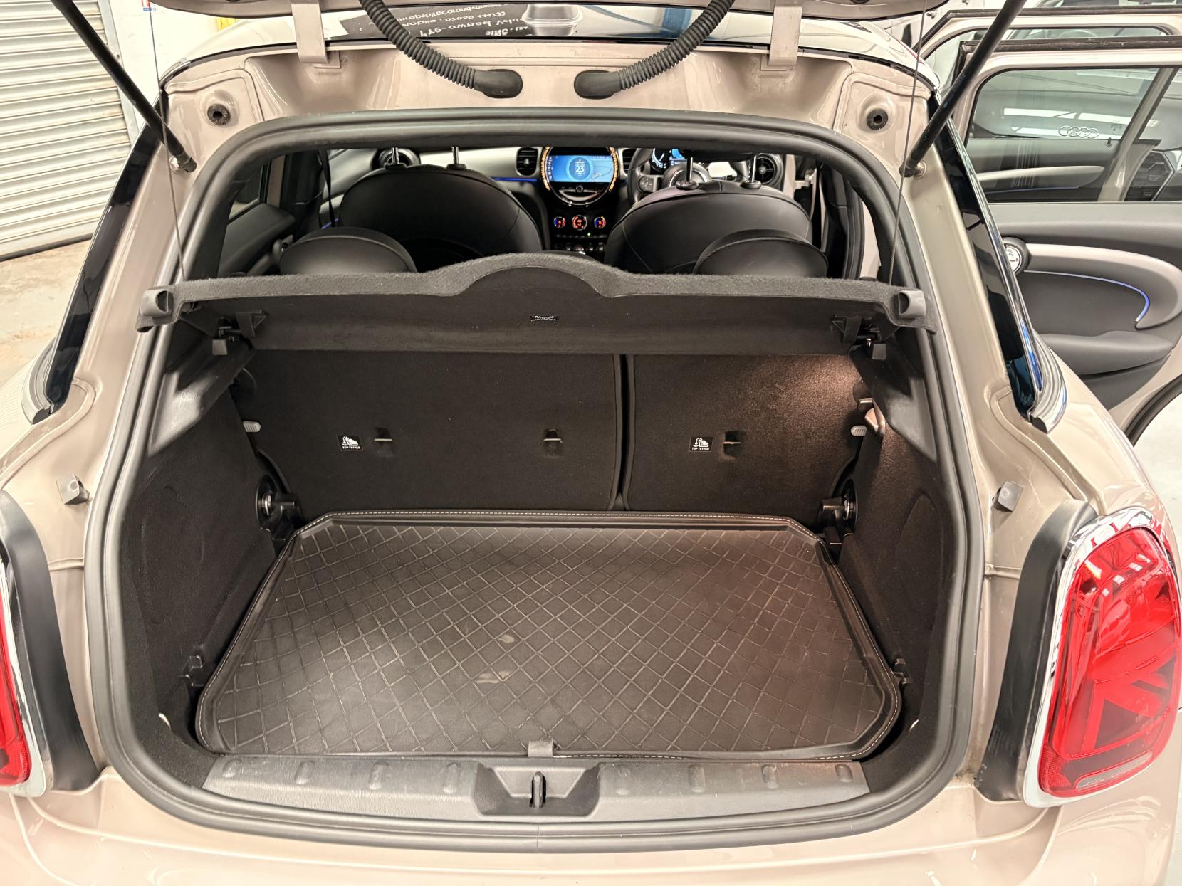 Vehicle Image 35