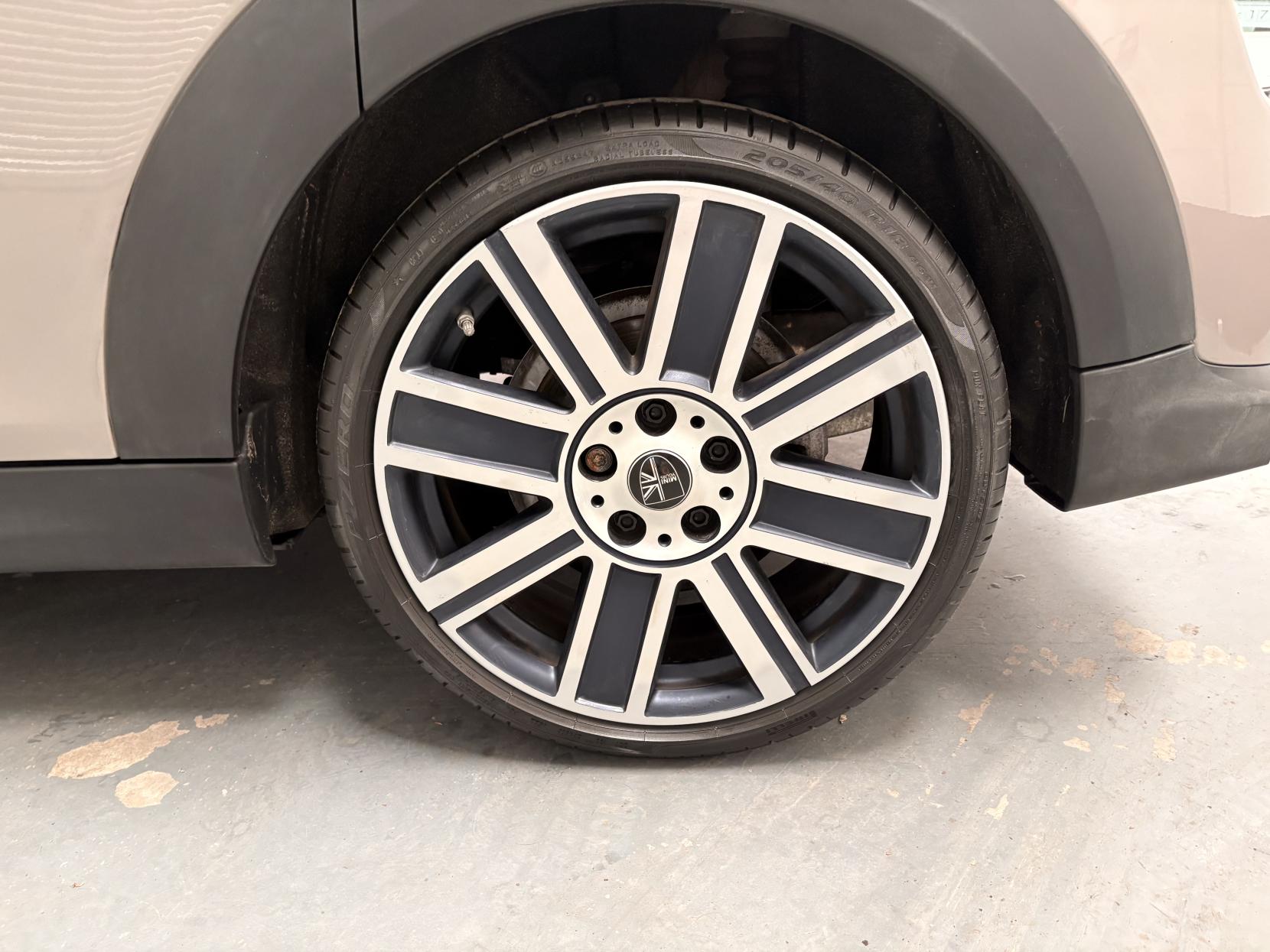 Vehicle Image 13