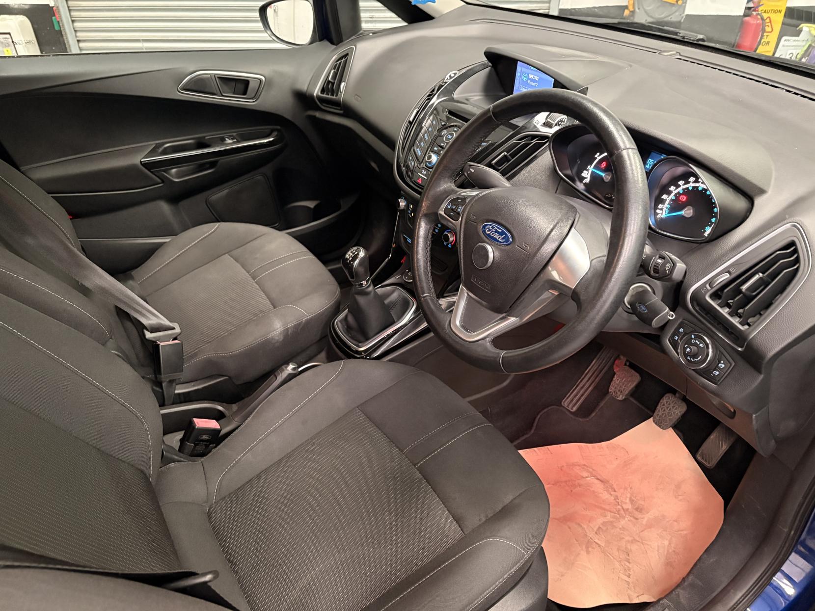 Vehicle Image 18