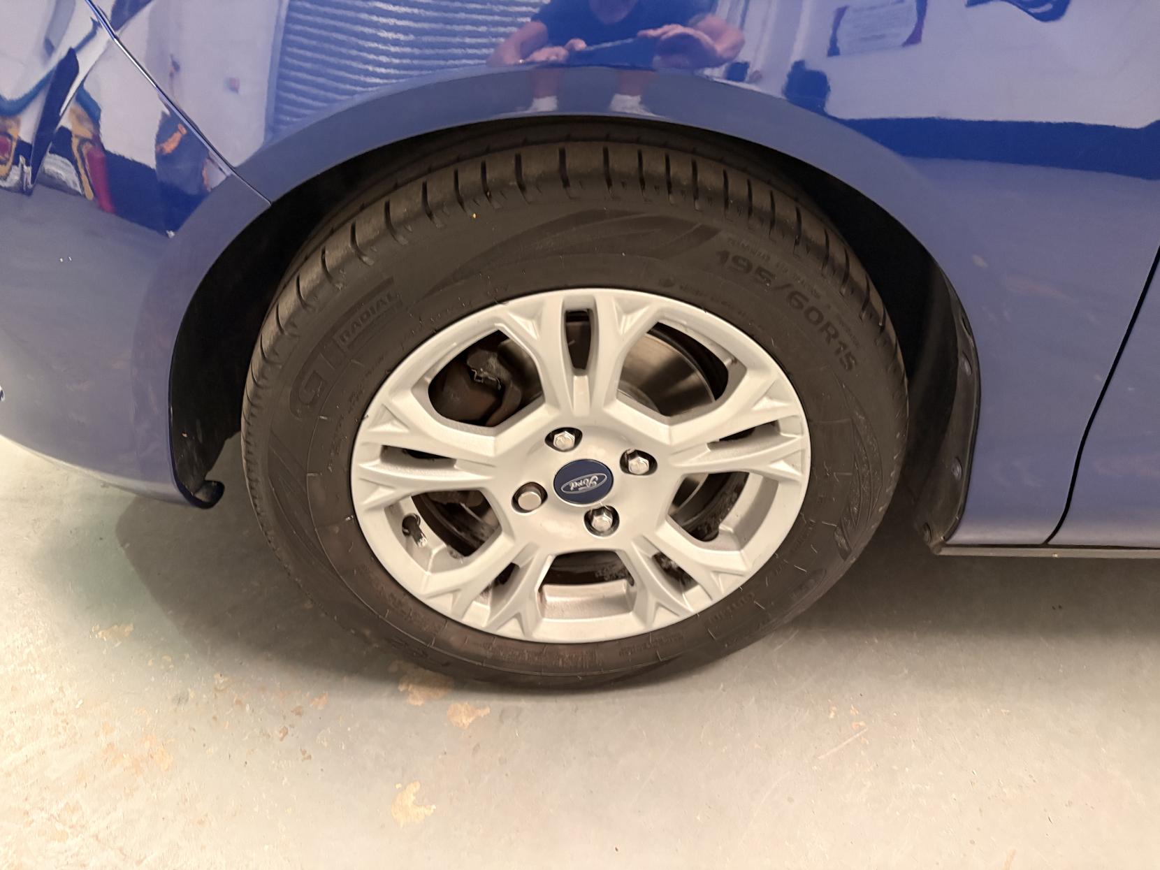 Vehicle Image 7
