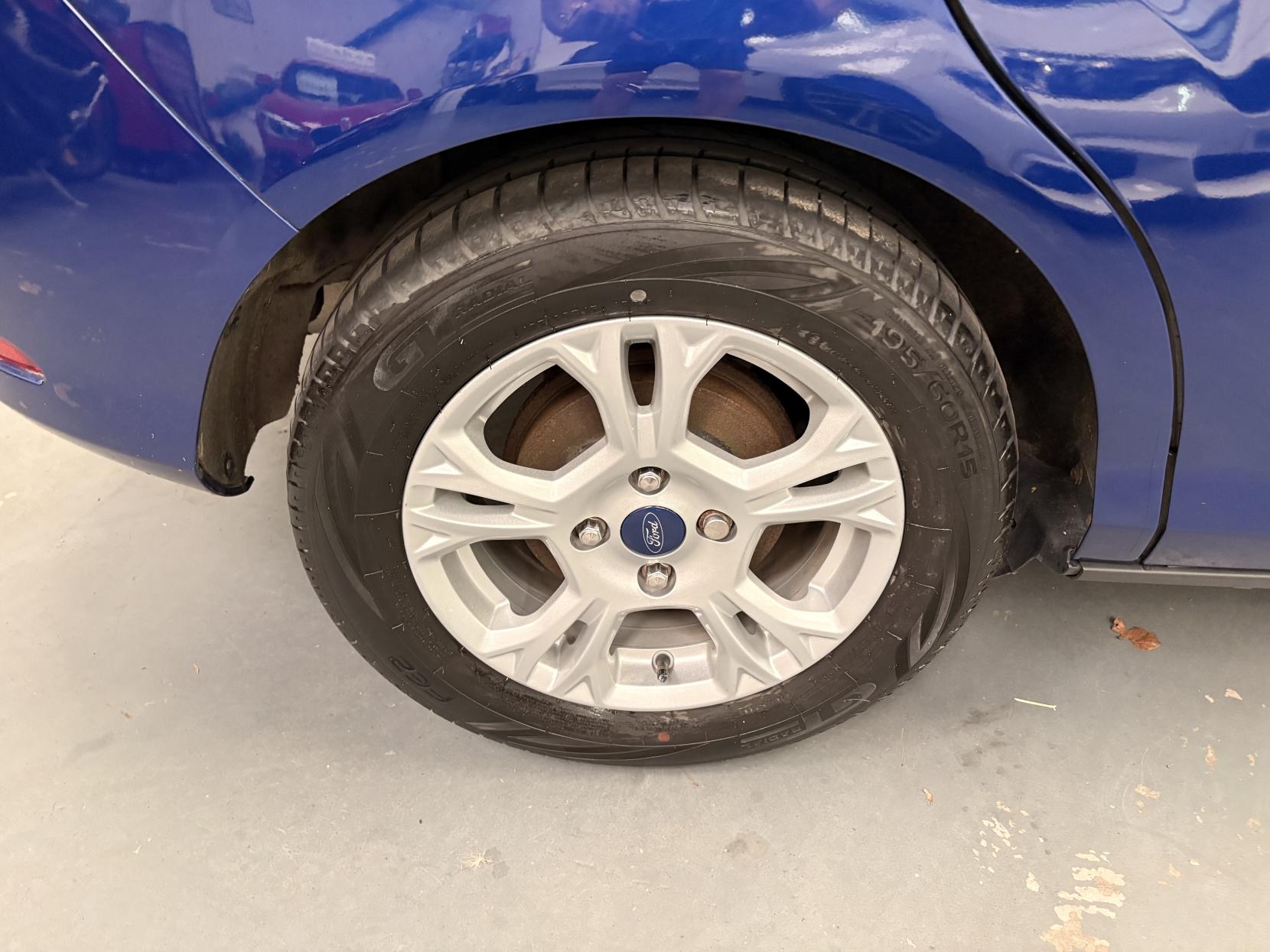 Vehicle Image 9