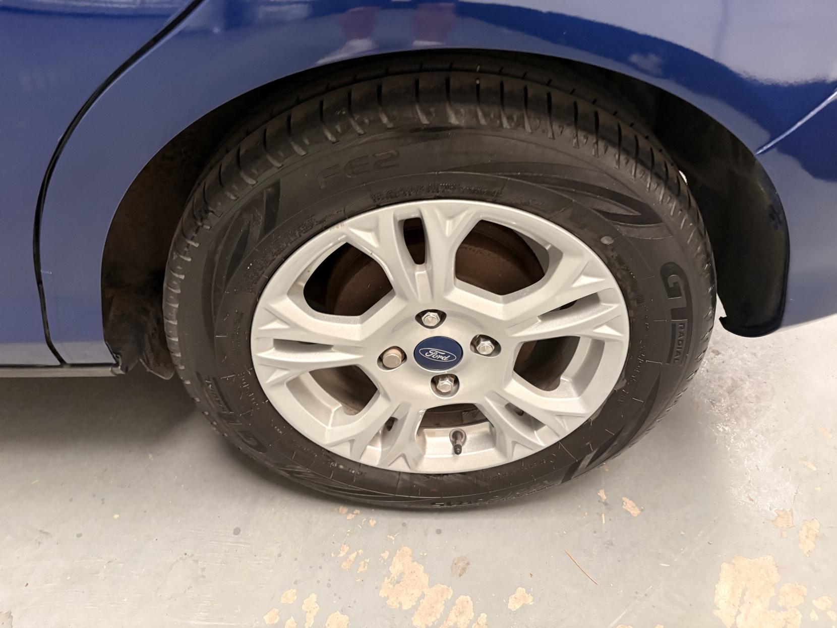 Vehicle Image 8
