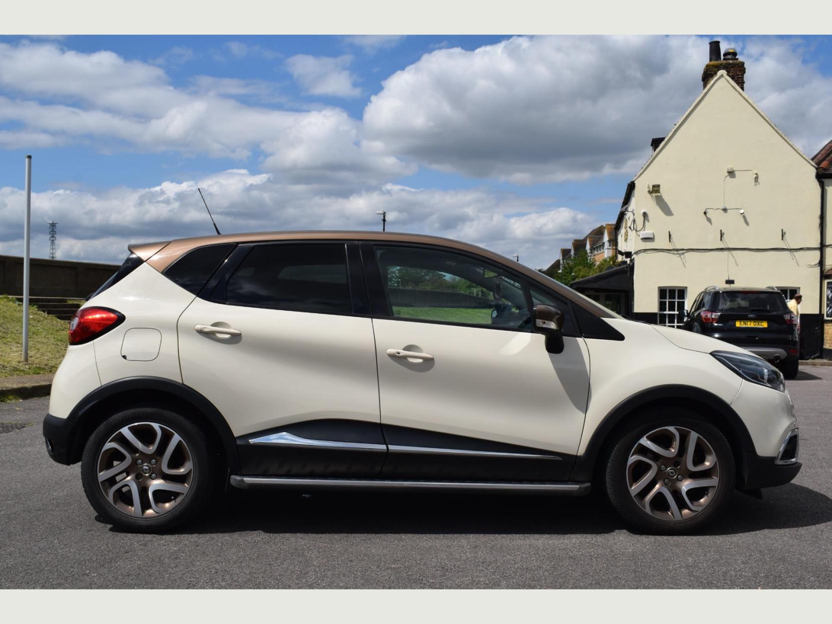 Renault Captur ICONIC NAV DCI