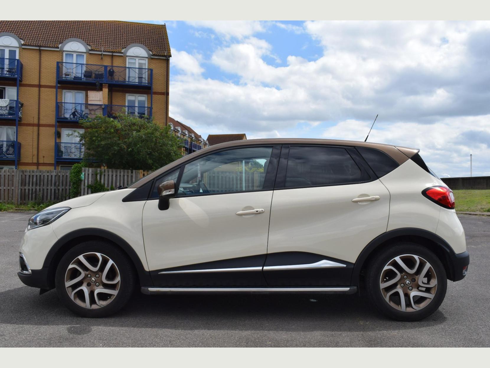 Renault Captur ICONIC NAV DCI