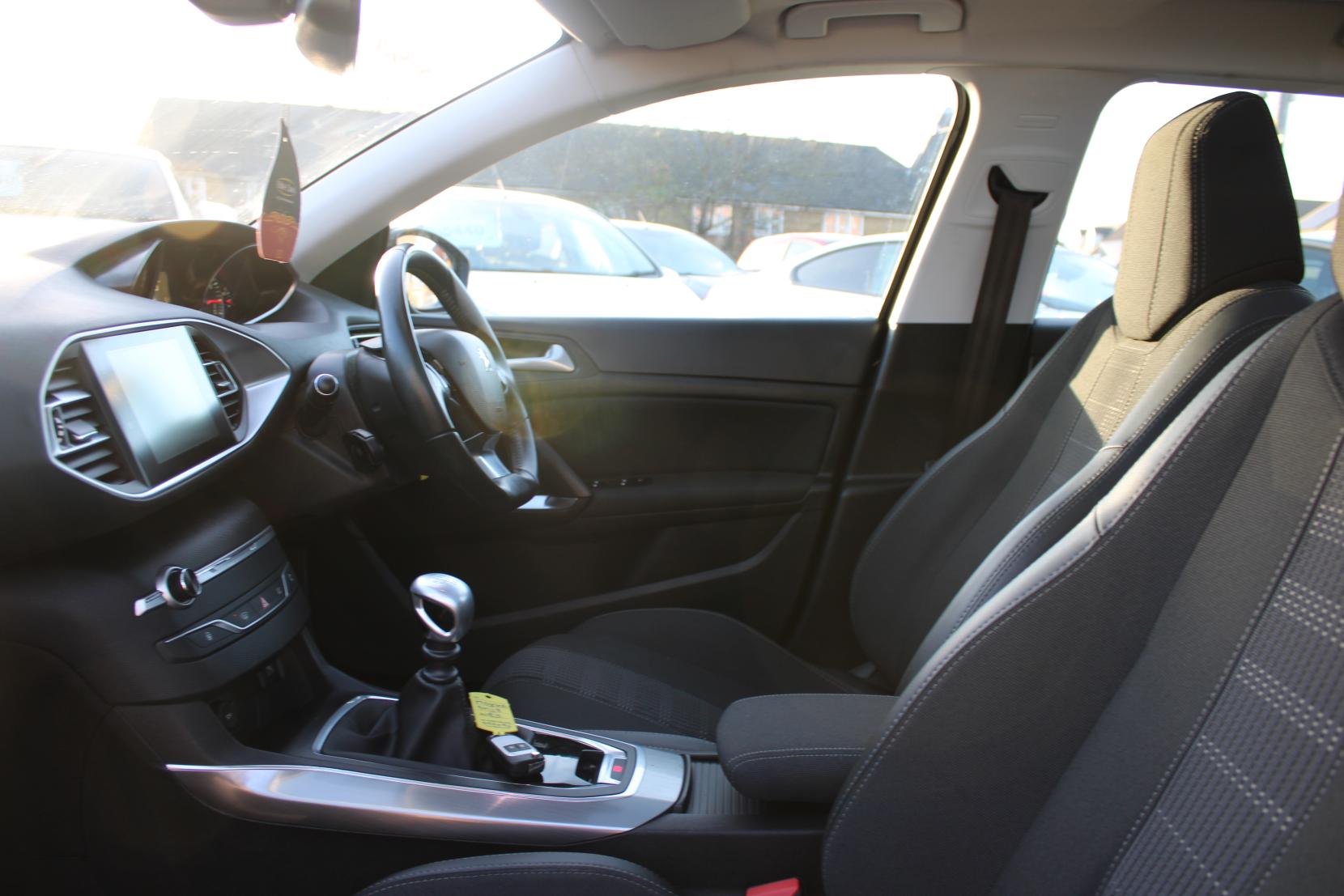 Peugeot 308 1.2 PureTech GPF Allure Hatchback 5dr Petrol Manual Euro 6 (s/s) (130 ps)