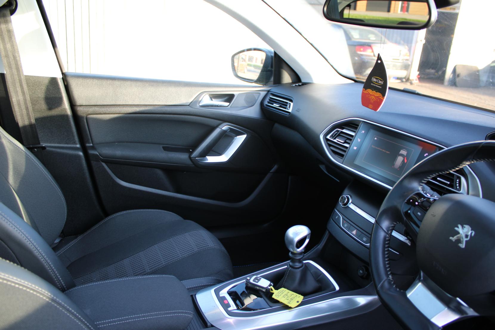 Peugeot 308 1.2 PureTech GPF Allure Hatchback 5dr Petrol Manual Euro 6 (s/s) (130 ps)