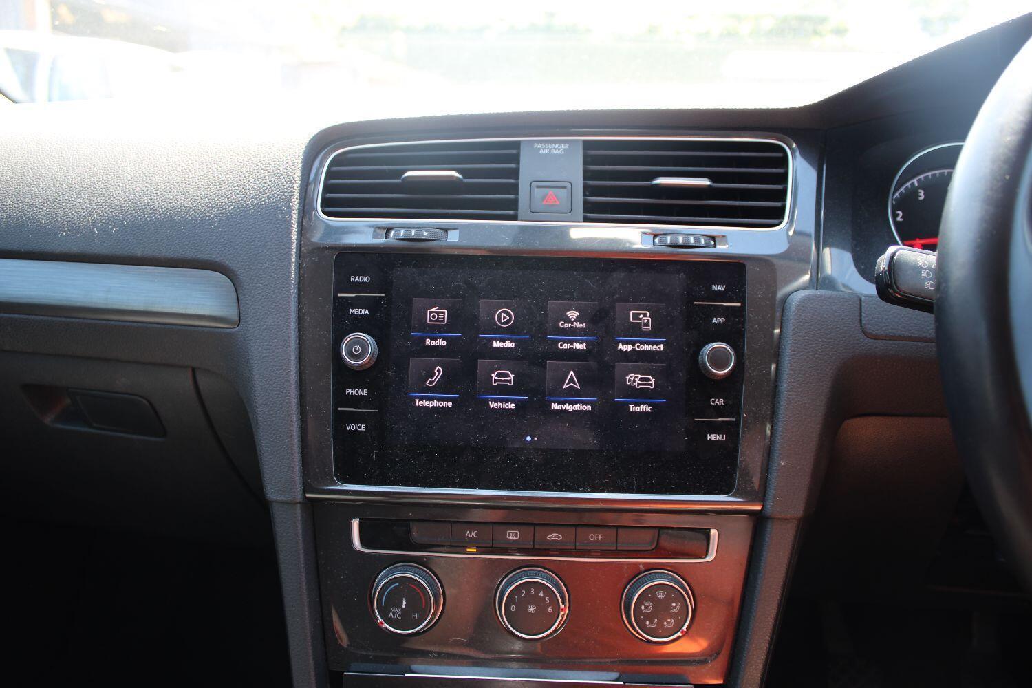 Volkswagen Golf 1.5 TSI EVO SE Nav