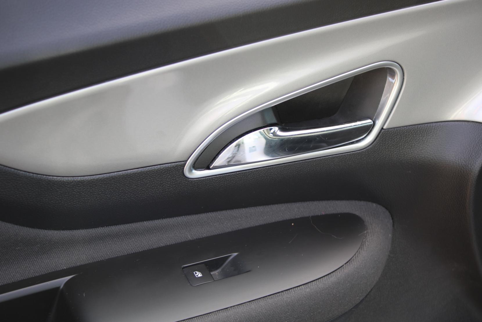 Vauxhall Mokka 1.4i Turbo Tech Line SUV 5dr Petrol Manual 2WD Euro 6 (s/s) (140 ps)