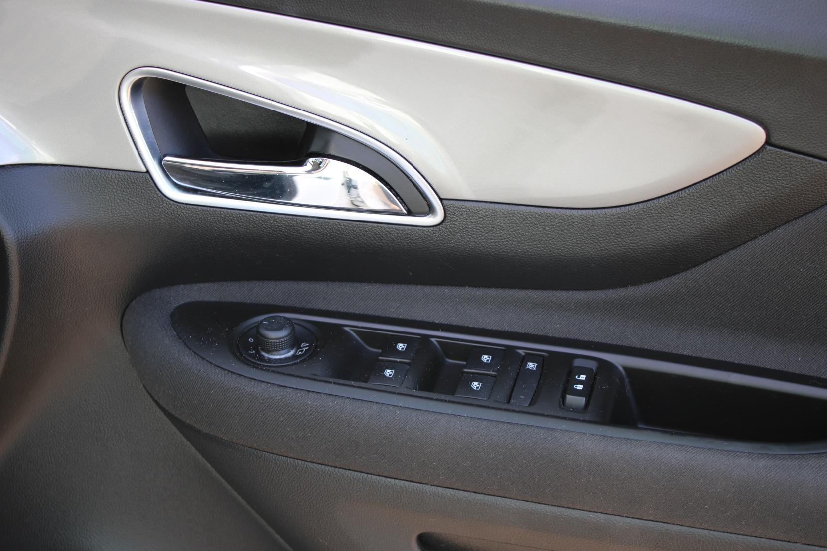 Vauxhall Mokka 1.4i Turbo Tech Line SUV 5dr Petrol Manual 2WD Euro 6 (s/s) (140 ps)