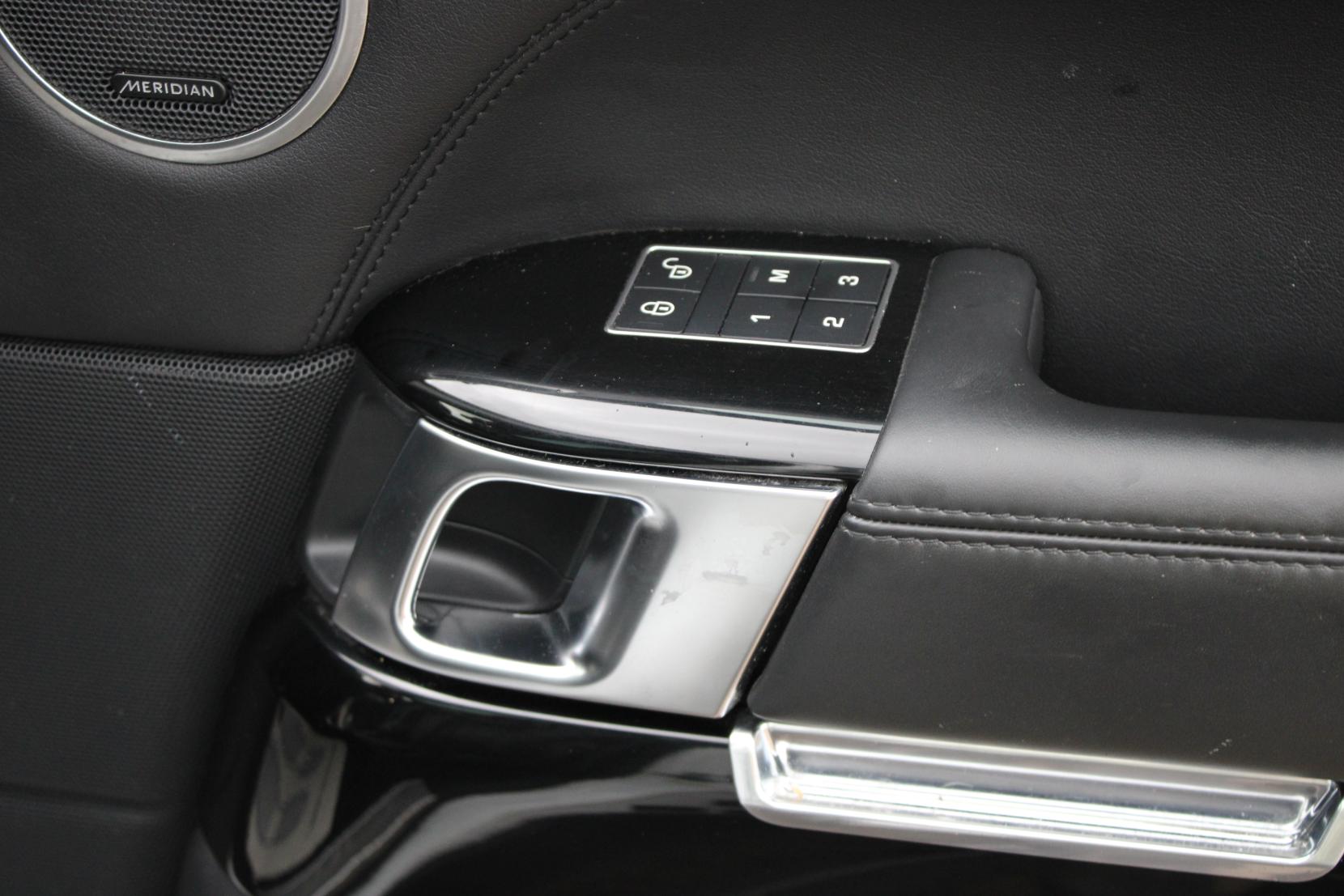 Land Rover Range Rover 3.0 TD V6 Vogue SUV 5dr Diesel Auto 4WD Euro 6 (s/s) (258 ps)