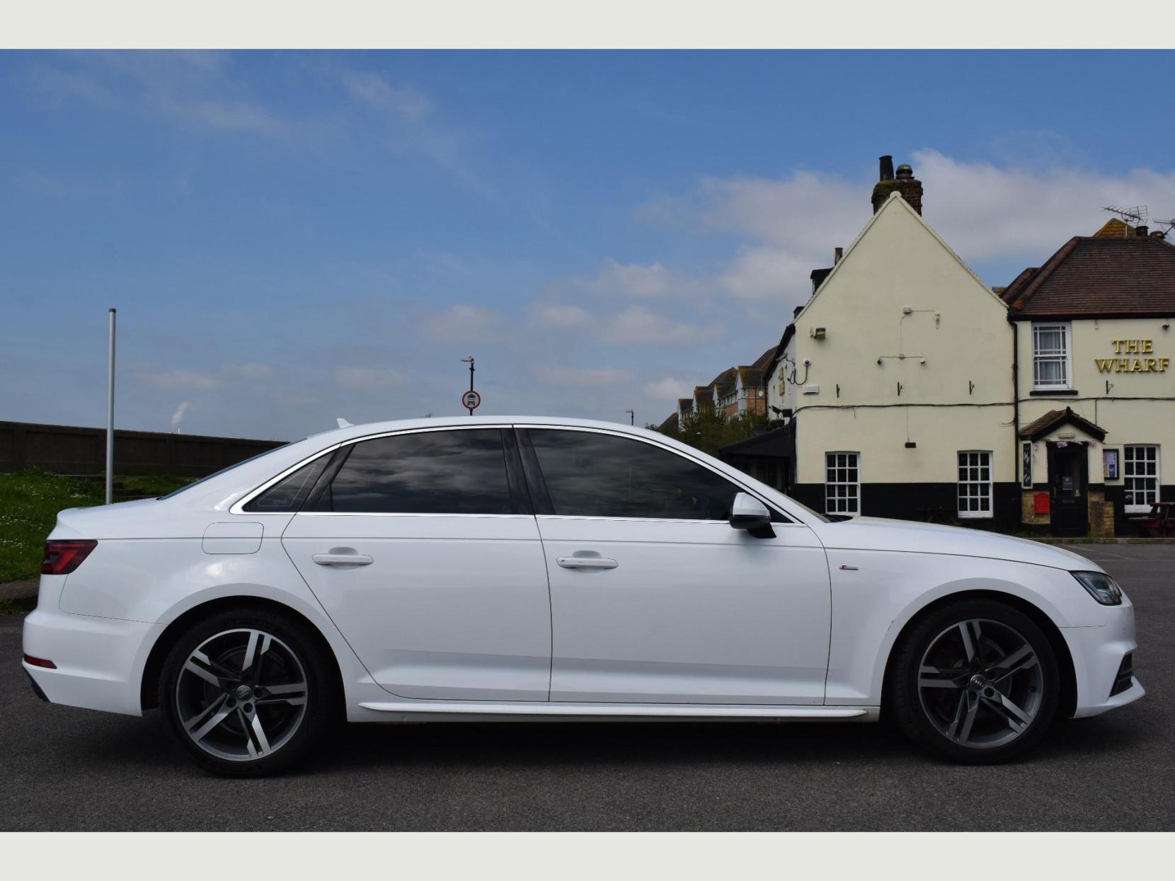 Audi A4 TFSI S LINE