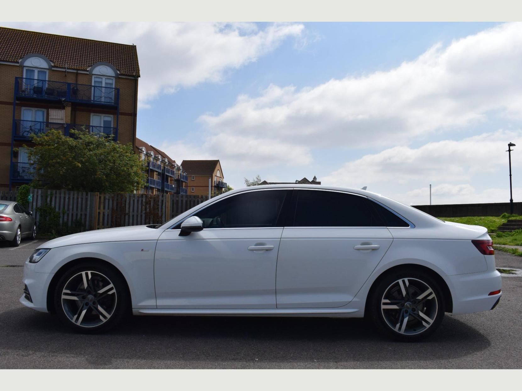 Audi A4 TFSI S LINE