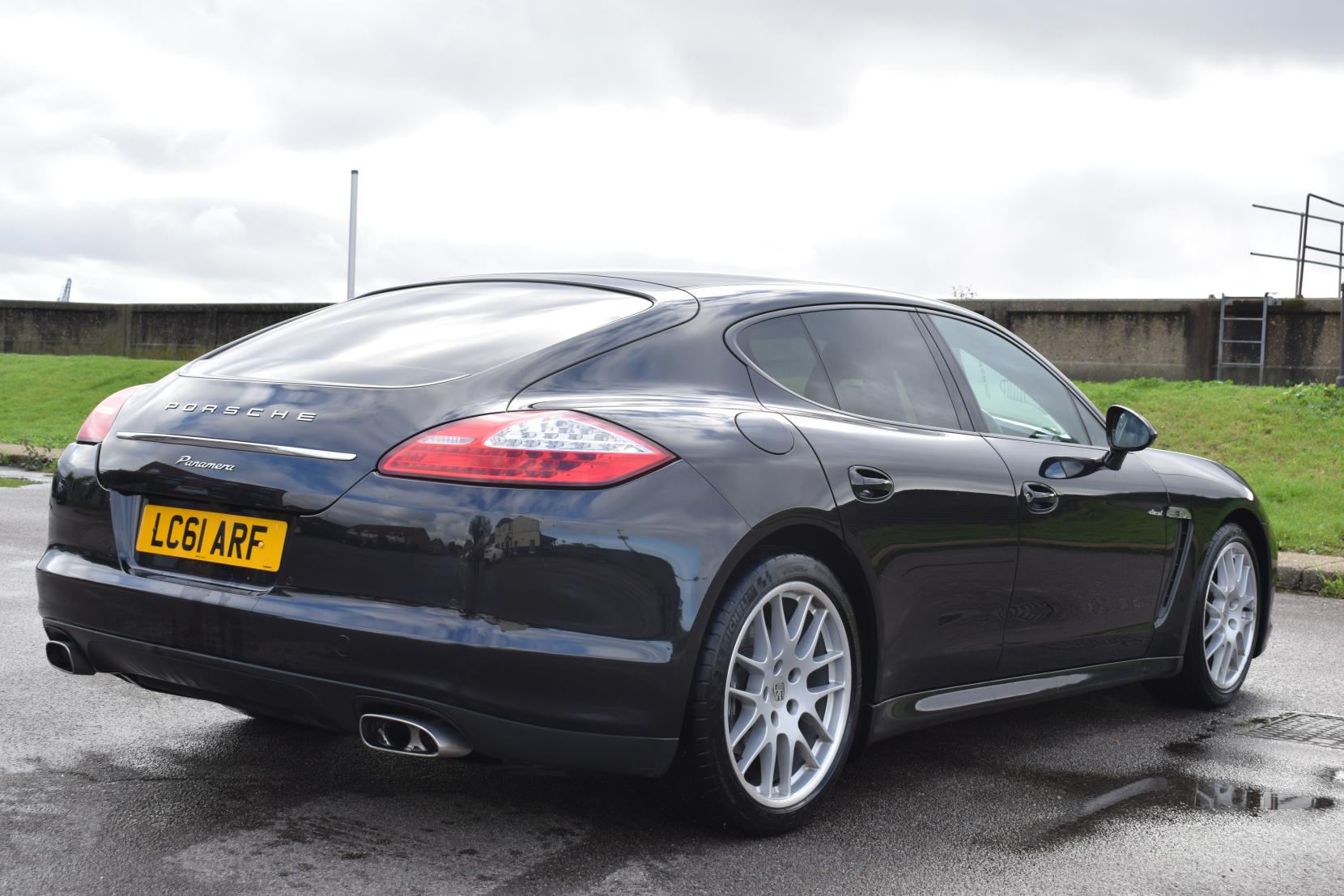 Porsche Panamera 3.0D V6 Hatchback 5dr Diesel TiptronicS Euro 5 (250 ps)