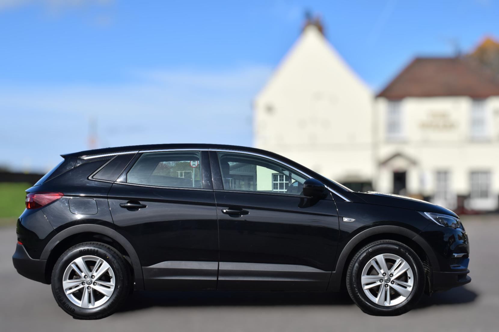 Vauxhall Grandland X 1.2 Turbo SE Premium SUV 5dr Petrol Manual Euro 6 (s/s) (130 ps)