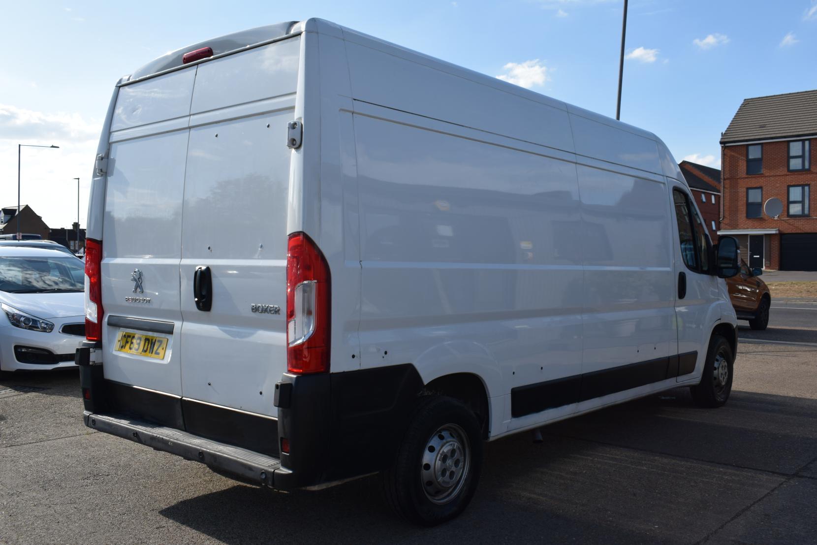 Peugeot Boxer 2.2 BlueHDi 335 Professional Panel Van 5dr Diesel Manual L3 H2 Euro 6 (s/s) (140 ps)