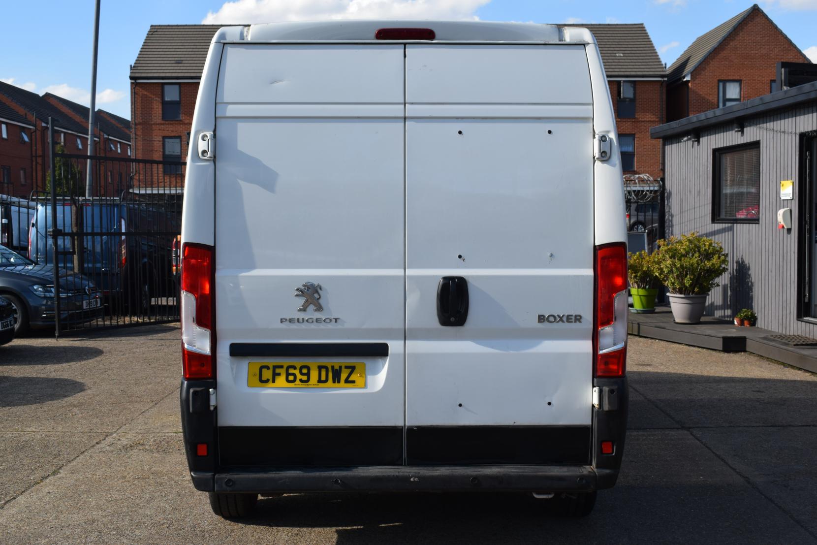 Peugeot Boxer 2.2 BlueHDi 335 Professional Panel Van 5dr Diesel Manual L3 H2 Euro 6 (s/s) (140 ps)