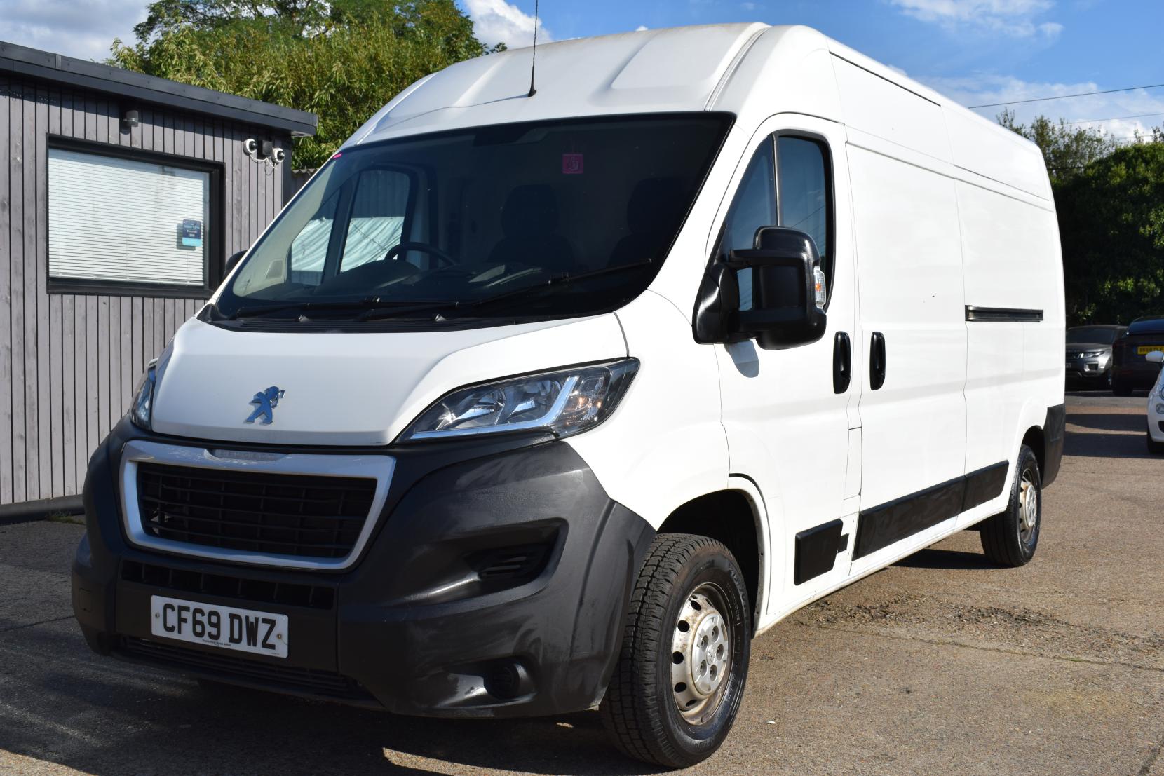 Peugeot Boxer 2.2 BlueHDi 335 Professional Panel Van 5dr Diesel Manual L3 H2 Euro 6 (s/s) (140 ps)