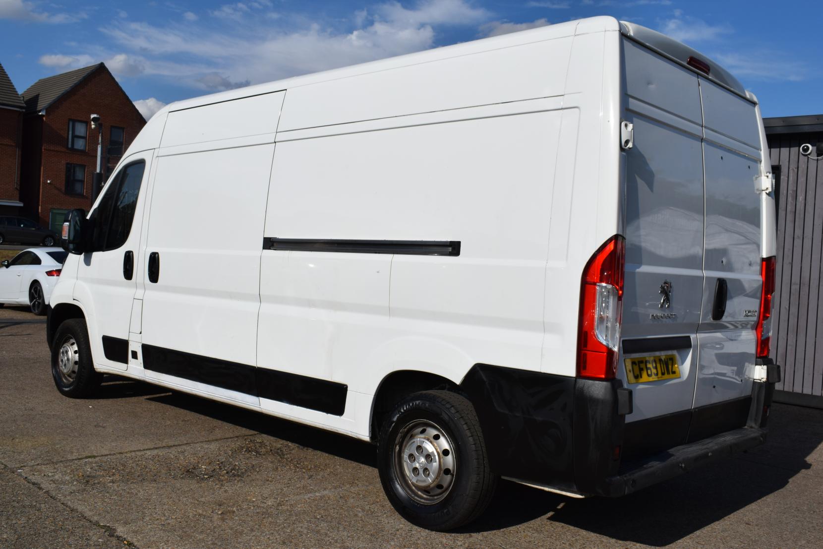 Peugeot Boxer 2.2 BlueHDi 335 Professional Panel Van 5dr Diesel Manual L3 H2 Euro 6 (s/s) (140 ps)