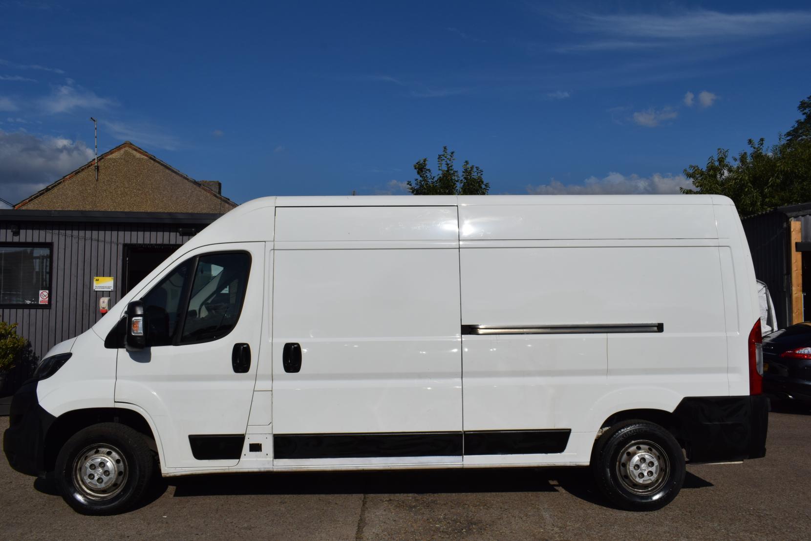 Peugeot Boxer 2.2 BlueHDi 335 Professional Panel Van 5dr Diesel Manual L3 H2 Euro 6 (s/s) (140 ps)