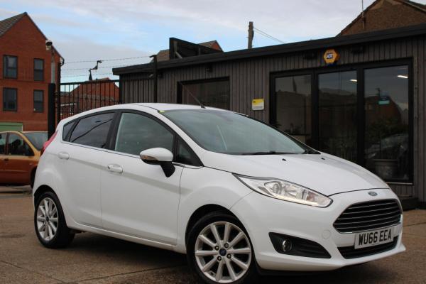 Ford Fiesta 1.0T EcoBoost Titanium Hatchback 5dr Petrol Manual Euro 6 (s/s) (125 ps)