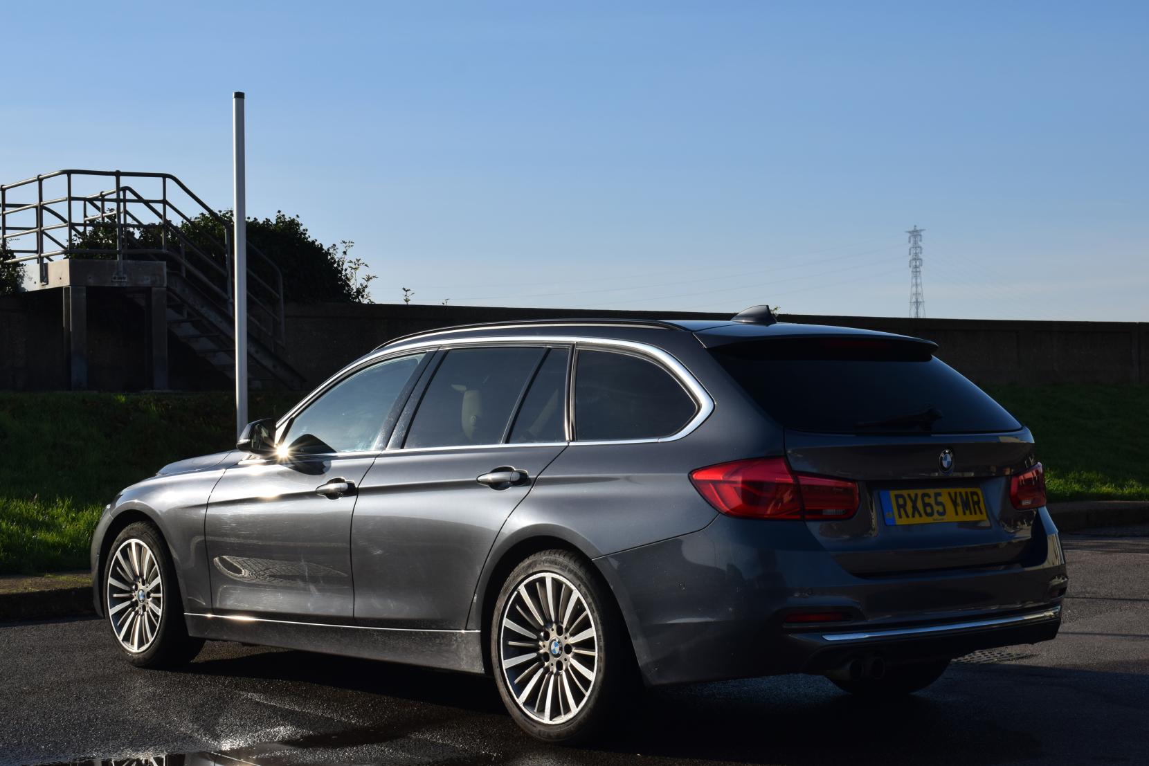 BMW 3 Series 2.0 330i Luxury Touring 5dr Petrol Auto Euro 6 (s/s) (252 ps)