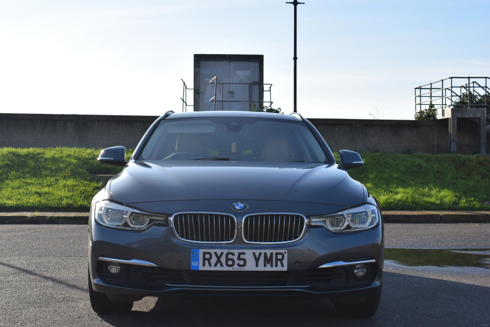 BMW 3 Series 2.0 330i Luxury Touring 5dr Petrol Auto Euro 6 (s/s) (252 ps)