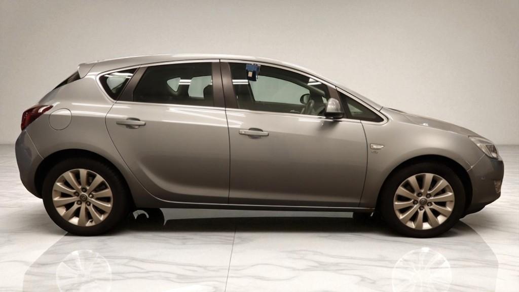 Vauxhall Astra 2.0 CDTi Elite Hatchback 5dr Diesel Auto Euro 5 (165 ps)