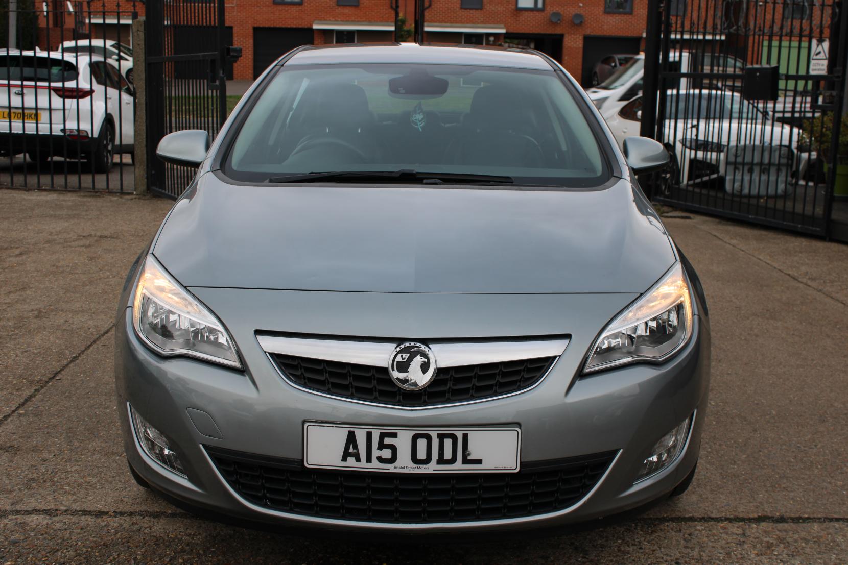 Vauxhall Astra 2.0 CDTi Elite Hatchback 5dr Diesel Auto Euro 5 (165 ps)