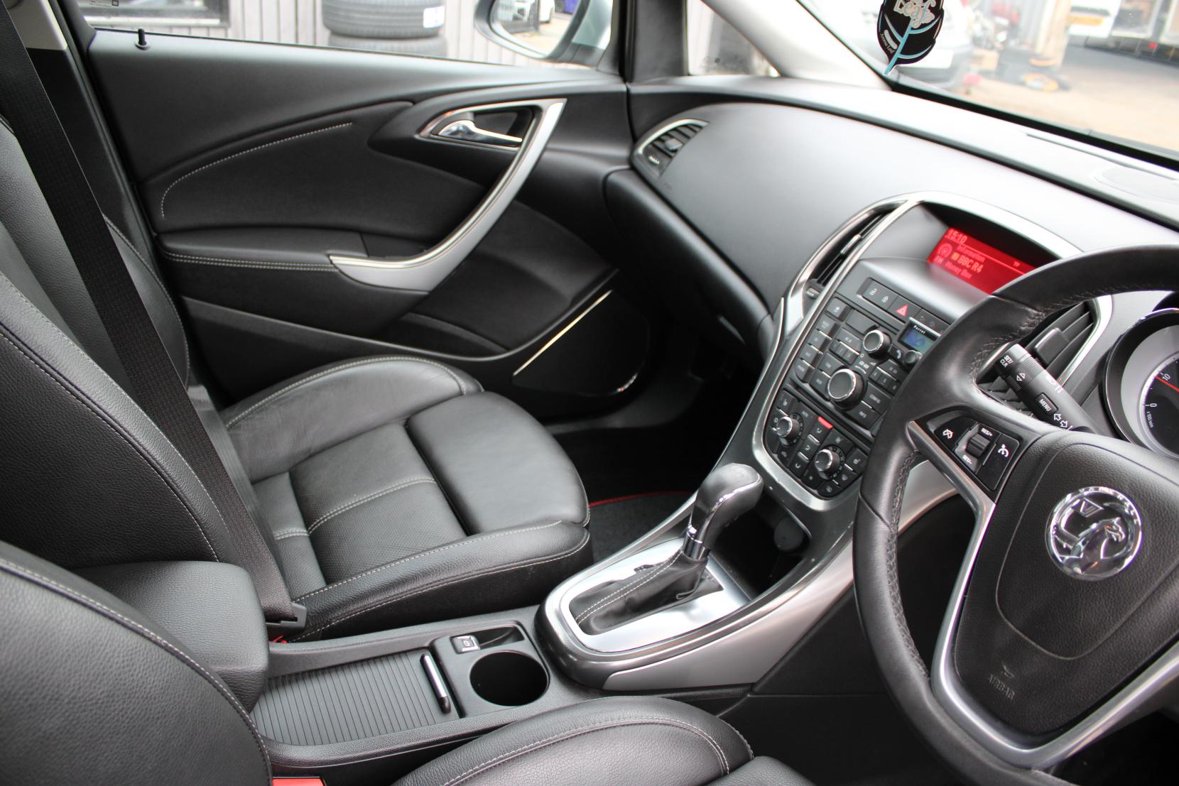 Vauxhall Astra 2.0 CDTi Elite Hatchback 5dr Diesel Auto Euro 5 (165 ps)