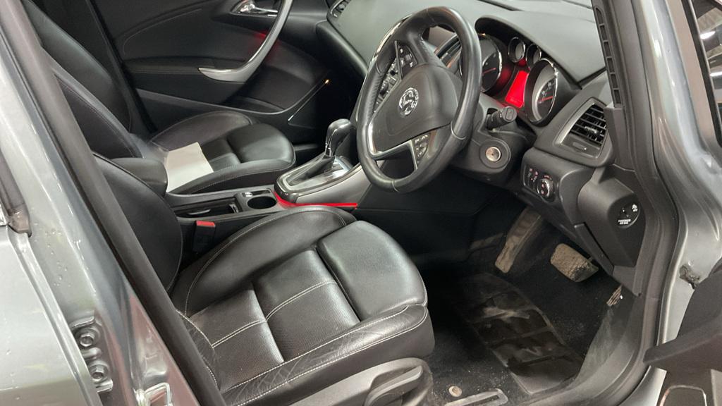 Vauxhall Astra 2.0 CDTi Elite Hatchback 5dr Diesel Auto Euro 5 (165 ps)
