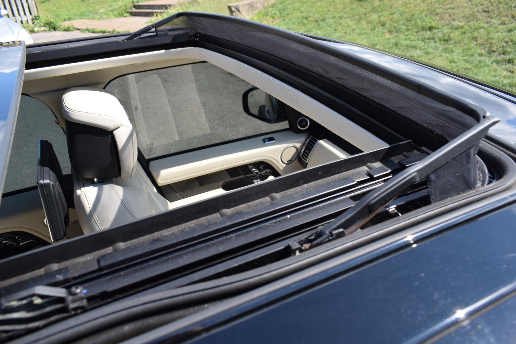 Land Rover Range Rover 5.0 P525 V8 Autobiography SUV 5dr Petrol Auto 4WD Euro 6 (s/s) (525 ps)