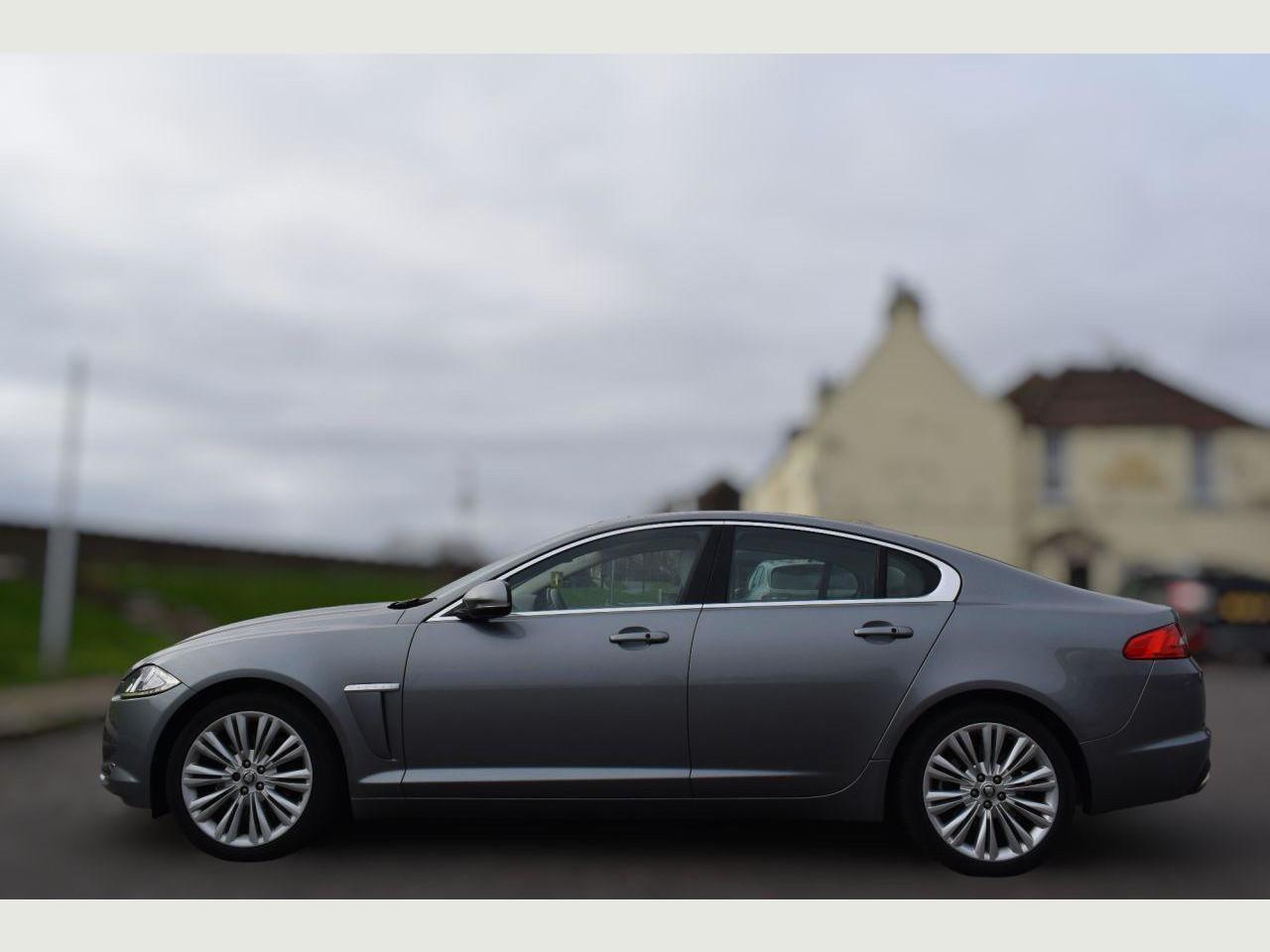 Jaguar XF 3.0 V6 PORTFOLIO 4d 240 BHP