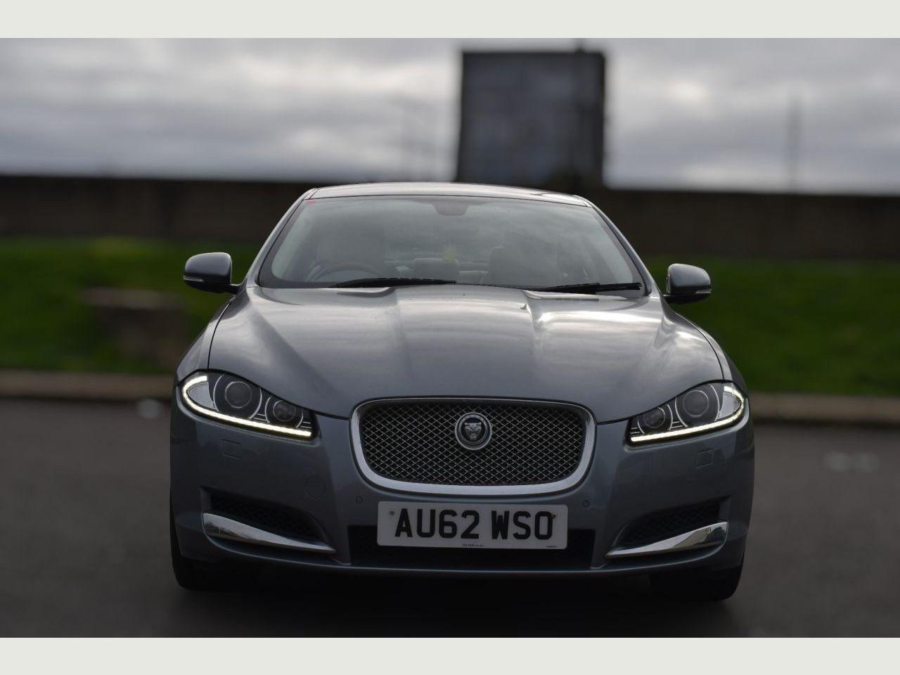 Jaguar XF 3.0 V6 PORTFOLIO 4d 240 BHP