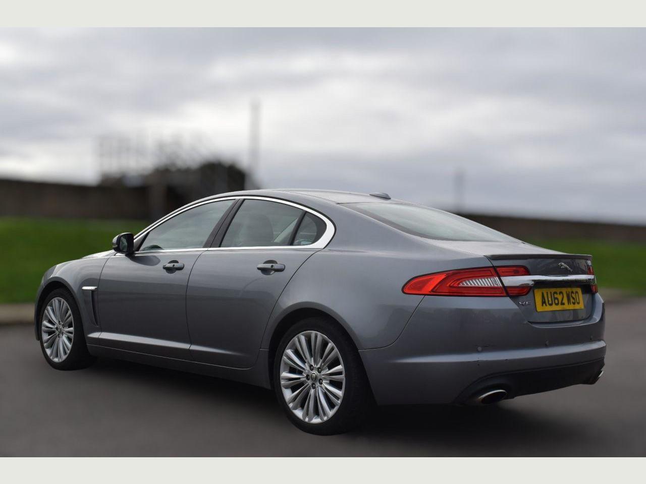 Jaguar XF 3.0 V6 PORTFOLIO 4d 240 BHP