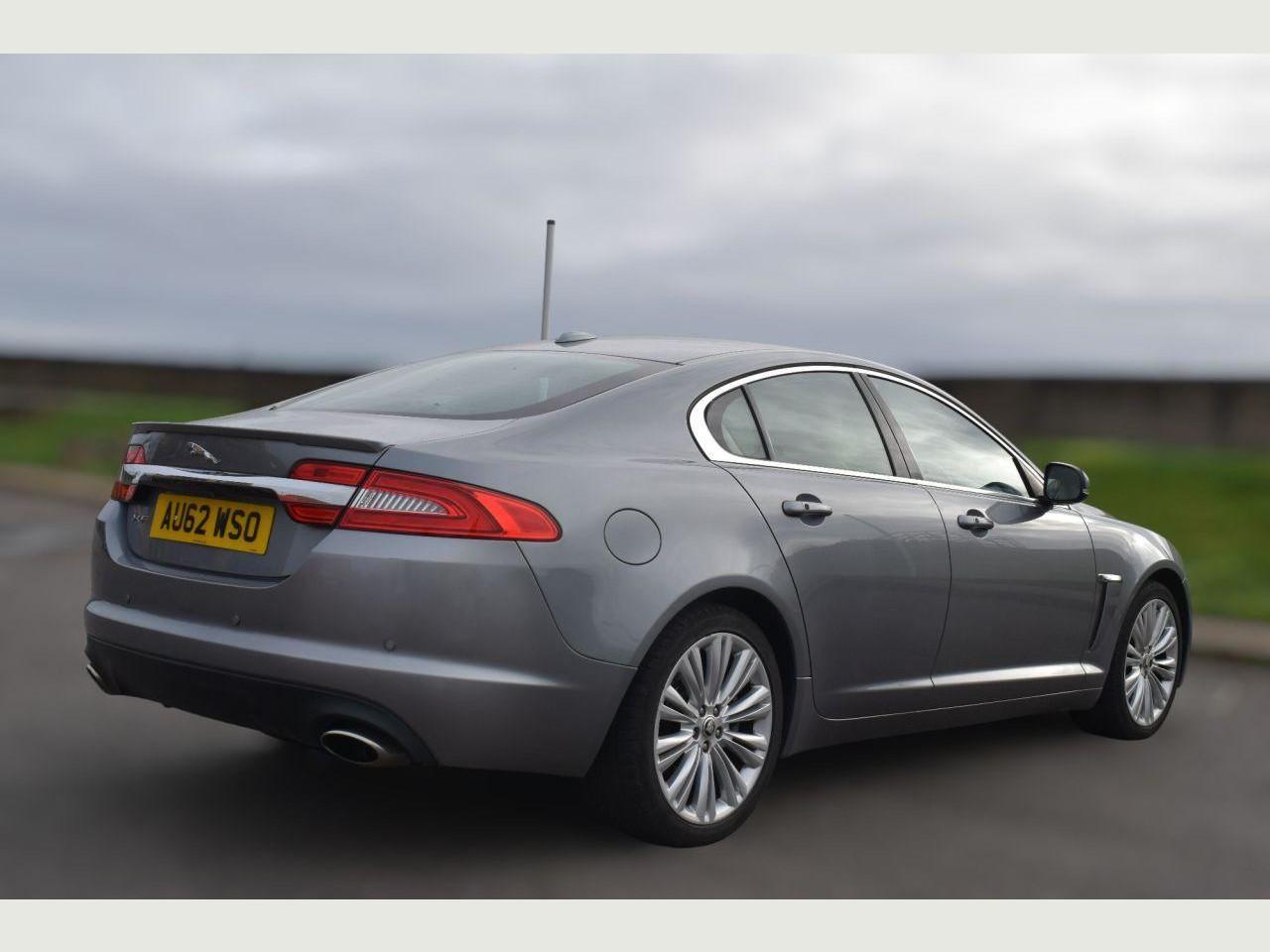 Jaguar XF 3.0 V6 PORTFOLIO 4d 240 BHP