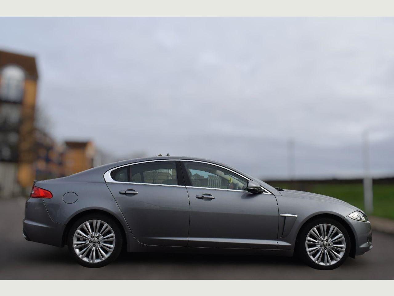 Jaguar XF 3.0 V6 PORTFOLIO 4d 240 BHP