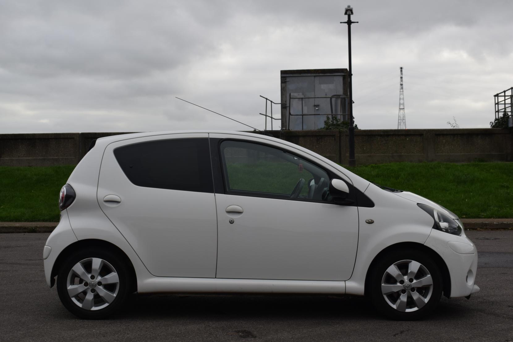 Toyota AYGO 1.0 VVT-i Fire Hatchback 5dr Petrol Manual Euro 5 (67 ps)