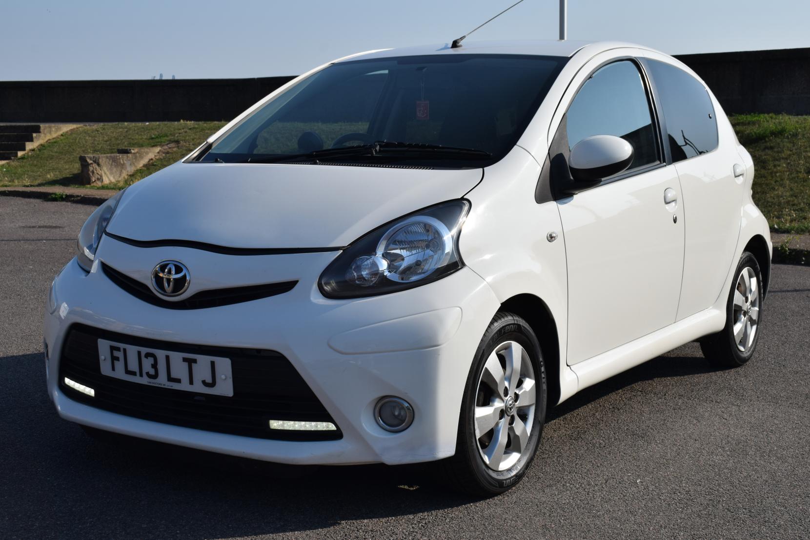 Toyota AYGO 1.0 VVT-i Fire Hatchback 5dr Petrol Manual Euro 5 (67 ps)