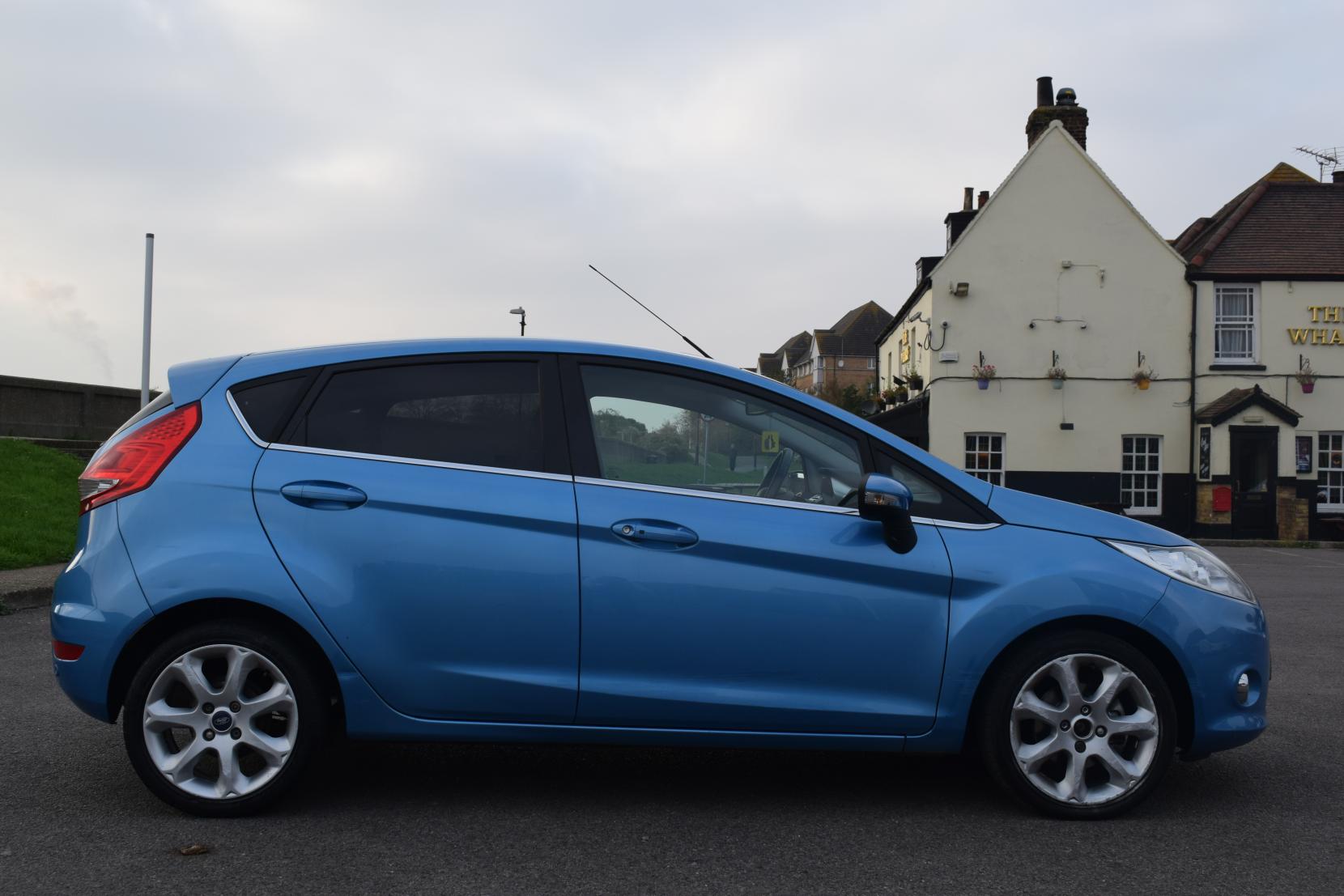 Ford Fiesta 1.4 Titanium Hatchback 5dr Petrol Manual (133 g/km, 94 bhp)